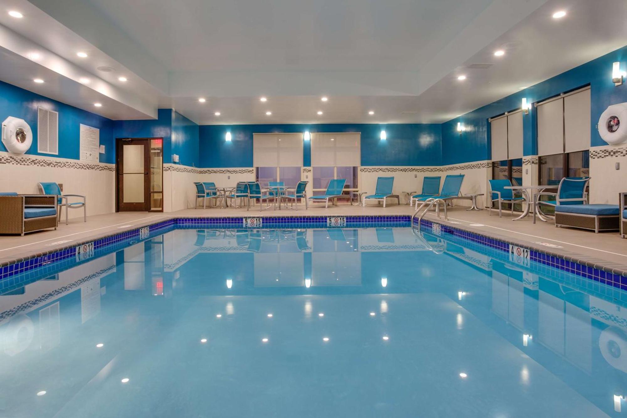 Hampton Inn & Suites Philadelphia/Бенсалем Экстерьер фото