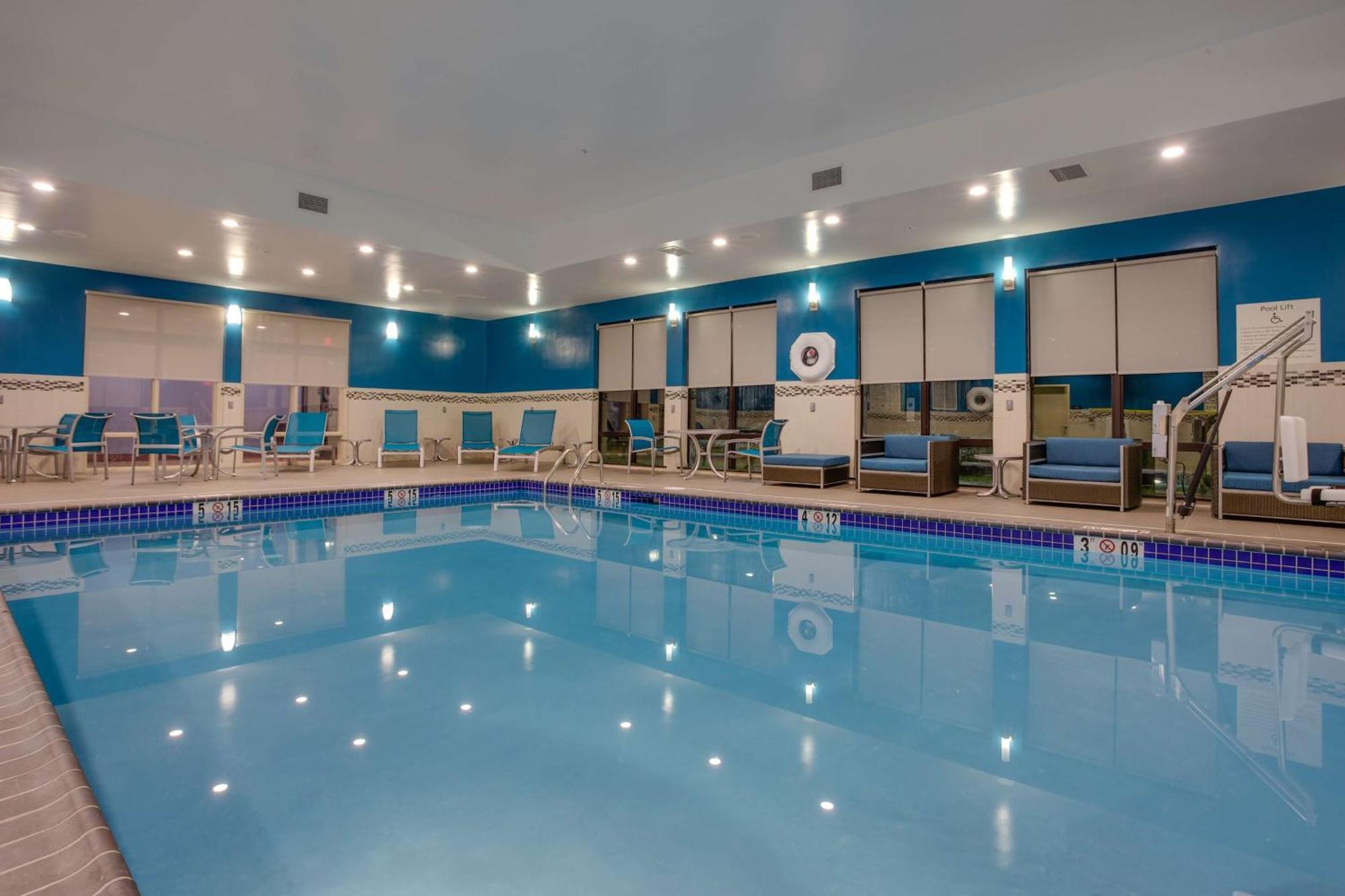 Hampton Inn & Suites Philadelphia/Бенсалем Экстерьер фото