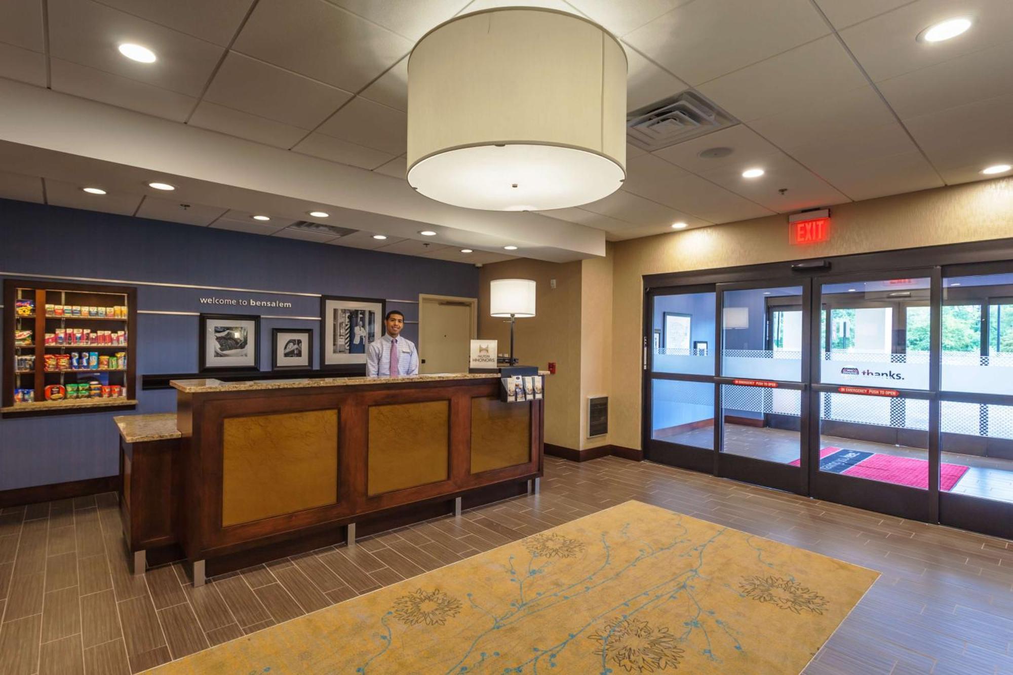 Hampton Inn & Suites Philadelphia/Бенсалем Экстерьер фото